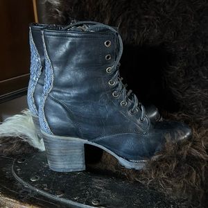 FreeBirds. Size 8 Cavalier